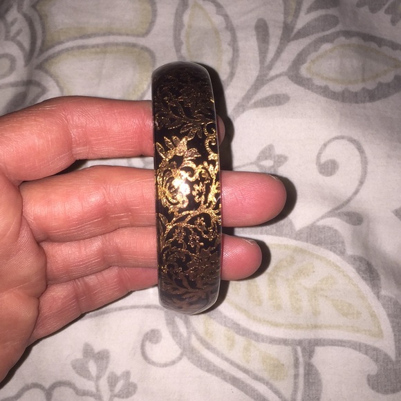Jewelry - Really pretty black and gold bangle
